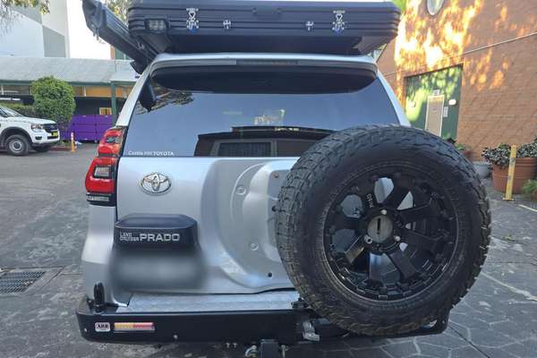 2017 Toyota Landcruiser Prado VX GDJ150R - Image 4