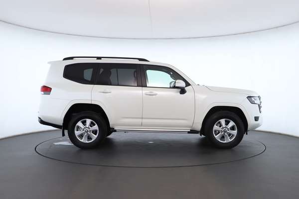 2025 Toyota Landcruiser GXL FJA300R - Image 3