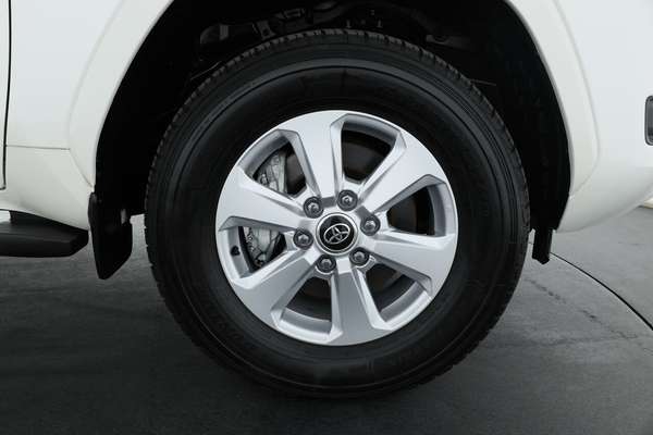 2025 Toyota Landcruiser GXL FJA300R - Image 4