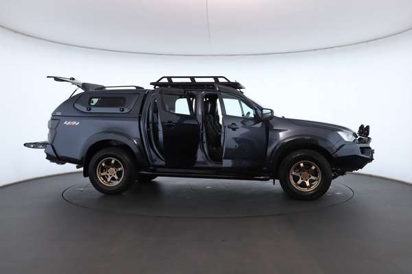 2023 Isuzu D-MAX X-TERRAIN 4X4 - Image 2