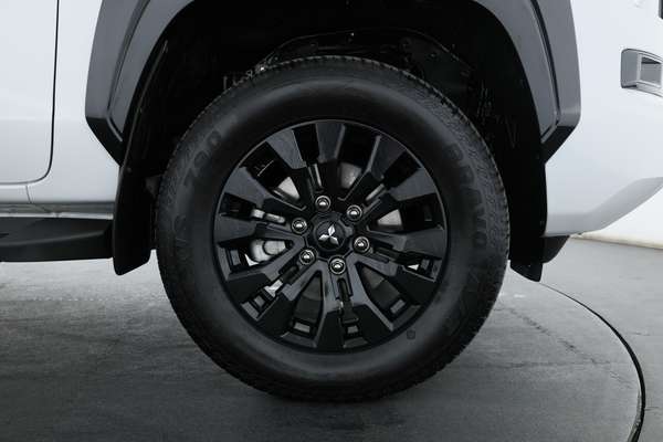 2025 Mitsubishi Triton GSR MV 4X4 - Image 4