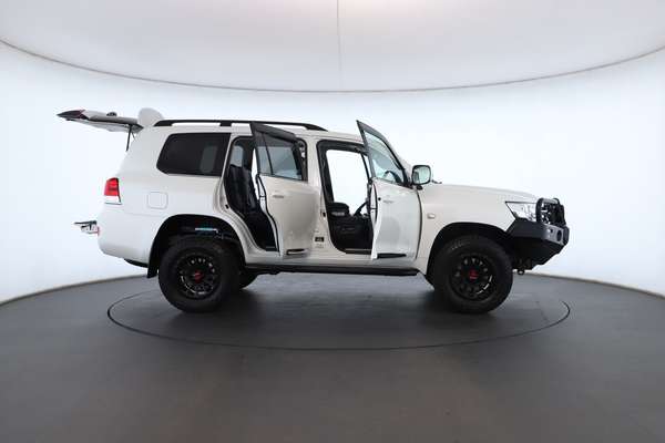2021 Toyota Landcruiser Sahara VDJ200R - Image 2
