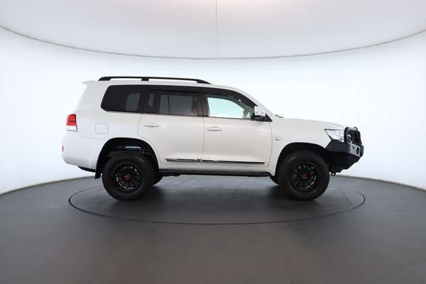 2021 Toyota Landcruiser Sahara VDJ200R - Image 3