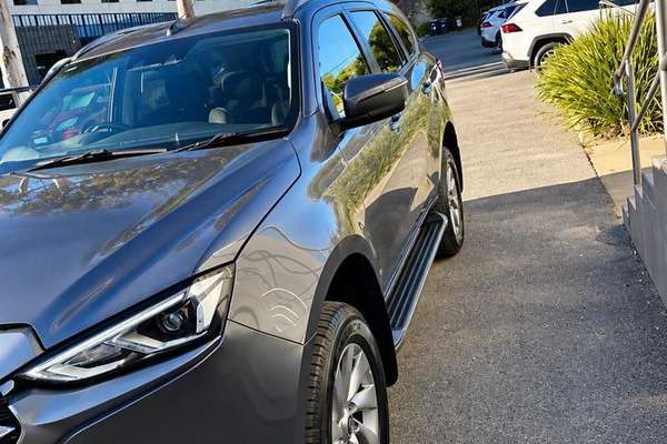 2022 Isuzu MU-X LS-U - Image 3