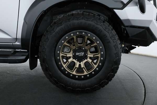 2025 Isuzu D-MAX X-TERRAIN 4X4 - Image 4