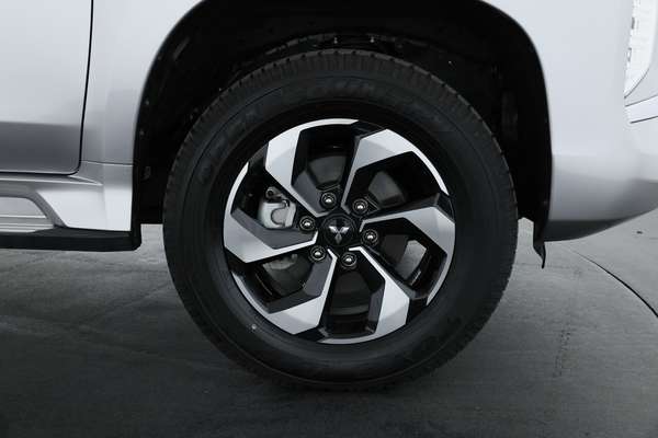 2024 Mitsubishi Pajero Sport GLS QG - Image 4