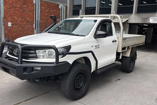 2018 Toyota Hilux SR GUN126R 4X4 - Image 4