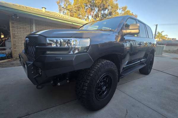 2020 Toyota Landcruiser Sahara VDJ200R - Image 2
