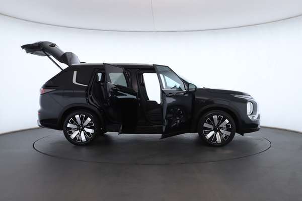 2025 Mitsubishi Outlander Aspire ZM - Image 2