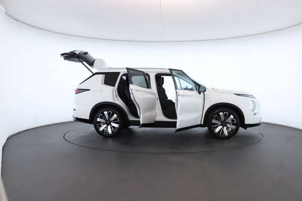 2025 Mitsubishi Outlander Aspire ZM - Image 2