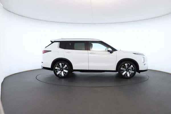 2025 Mitsubishi Outlander Aspire ZM - Image 3