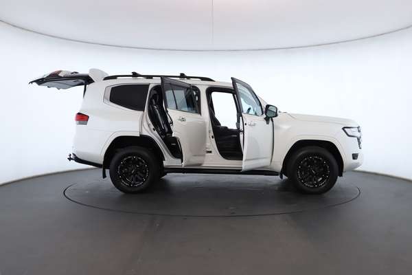 2021 Toyota Landcruiser Sahara FJA300R - Image 2