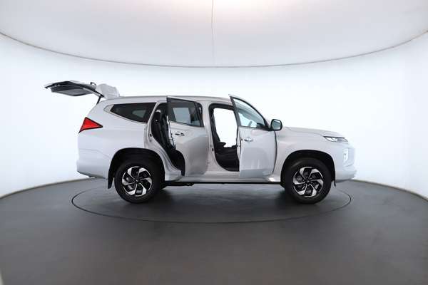 2024 Mitsubishi Pajero Sport GLS QG - Image 2