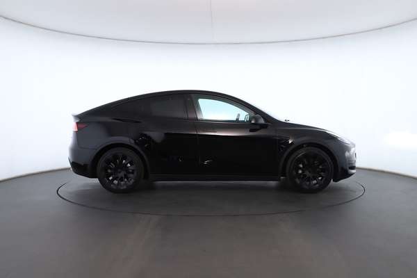 2023 Tesla Model Y Rear-Wheel Drive - Image 3
