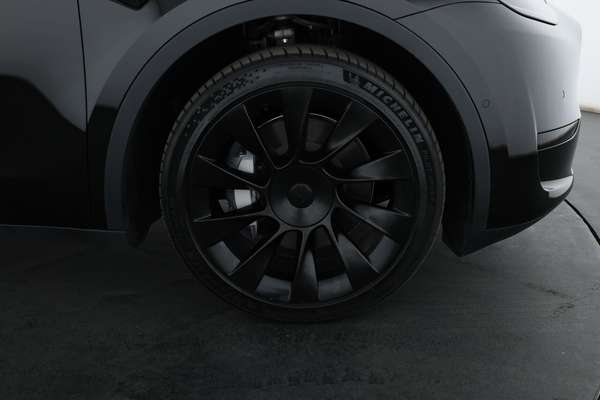 2023 Tesla Model Y Rear-Wheel Drive - Image 4