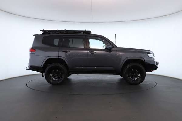 2022 Toyota Landcruiser VX FJA300R - Image 3