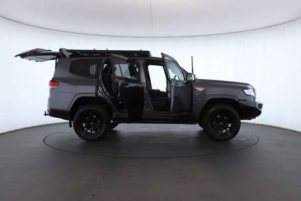 2022 Toyota Landcruiser VX FJA300R - Image 2