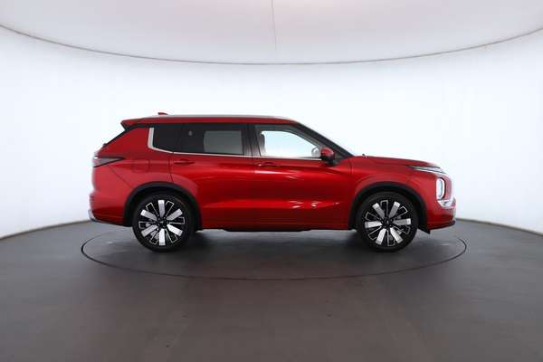 2025 Mitsubishi Outlander Exceed ZM - Image 3