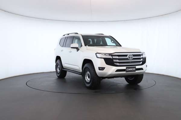 2025 Toyota Landcruiser VX FJA300R - Image 5
