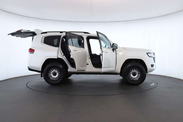 2025 Toyota Landcruiser VX FJA300R - Image 2