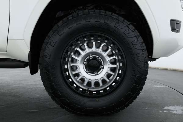 2025 Toyota Landcruiser VX FJA300R - Image 4