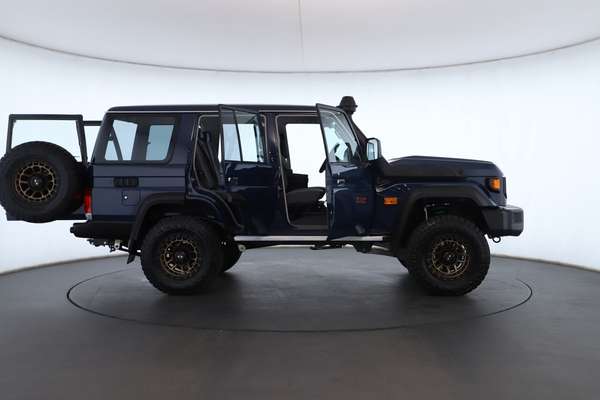 2024 Toyota Landcruiser GXL VDJL76R - Image 2