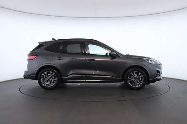 2022 Ford Escape ST-Line ZH - Image 3